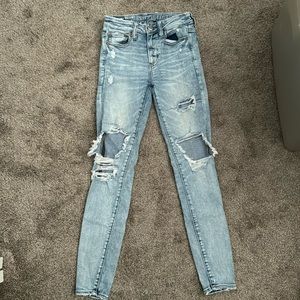 American Eagle ripped jeans light wash